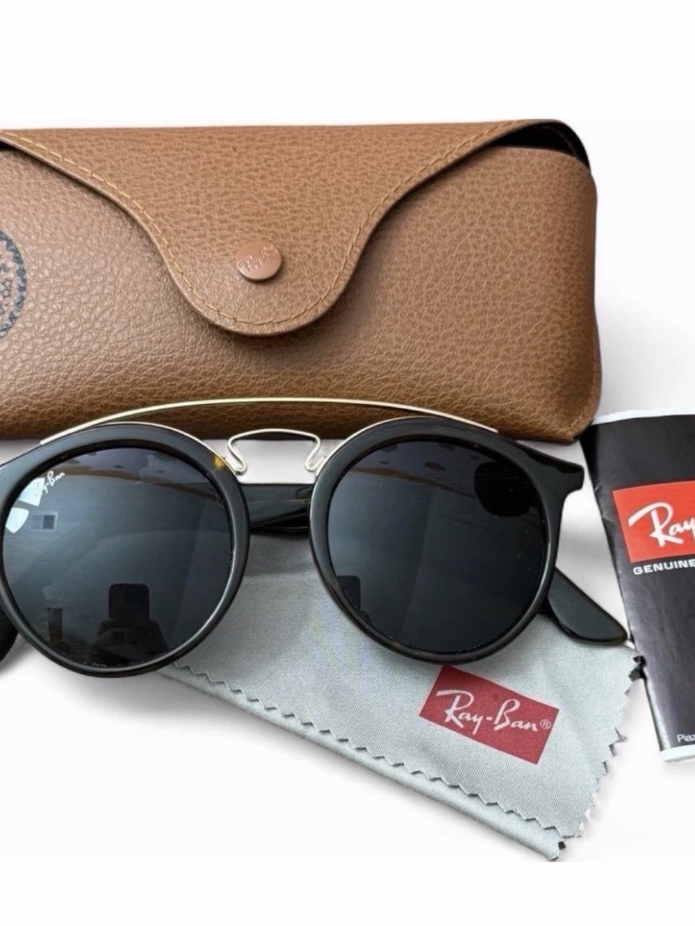 Ray-Ban Black Round Sunglasses with Brown Case